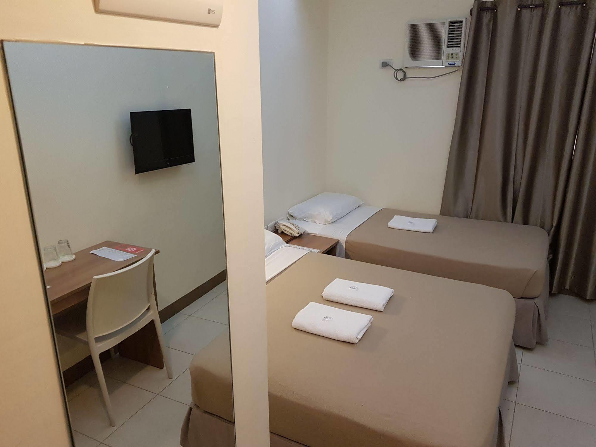 The Center Suites Cebu Extérieur photo