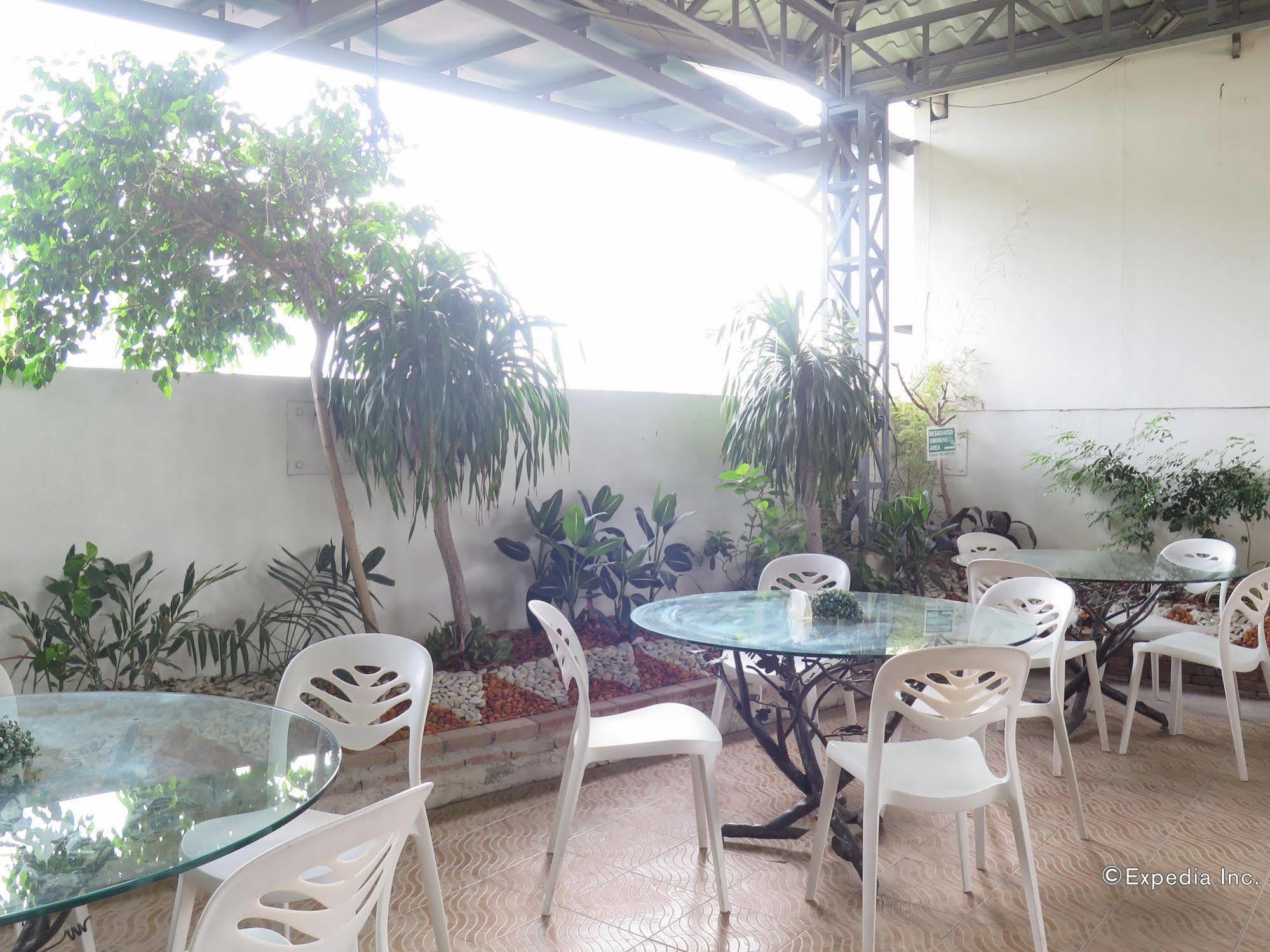 The Center Suites Cebu Extérieur photo