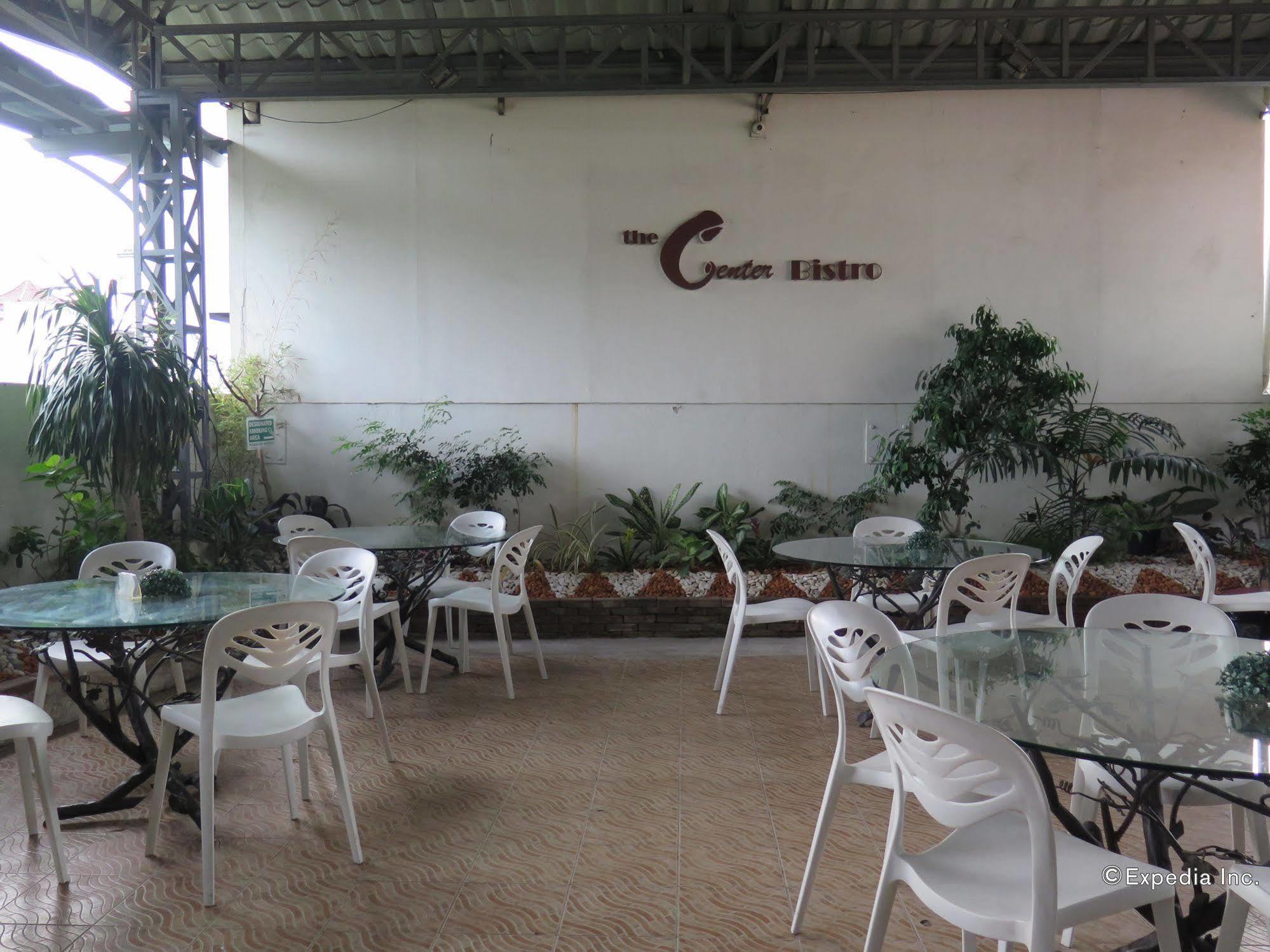 The Center Suites Cebu Extérieur photo